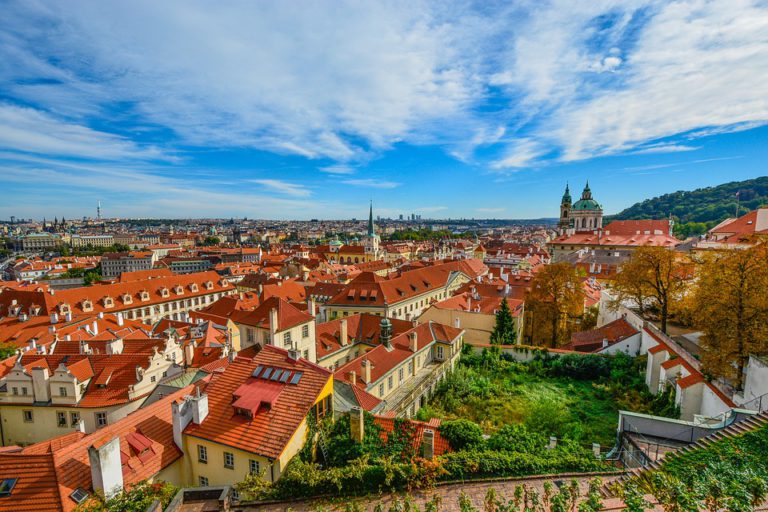 Hlučný život ve velkoměstě: Venkovní žaluzie Praha jsou řešení