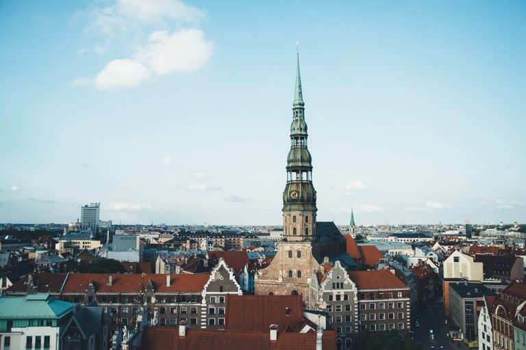 Plastová střešní okna mají rozhodně navrch