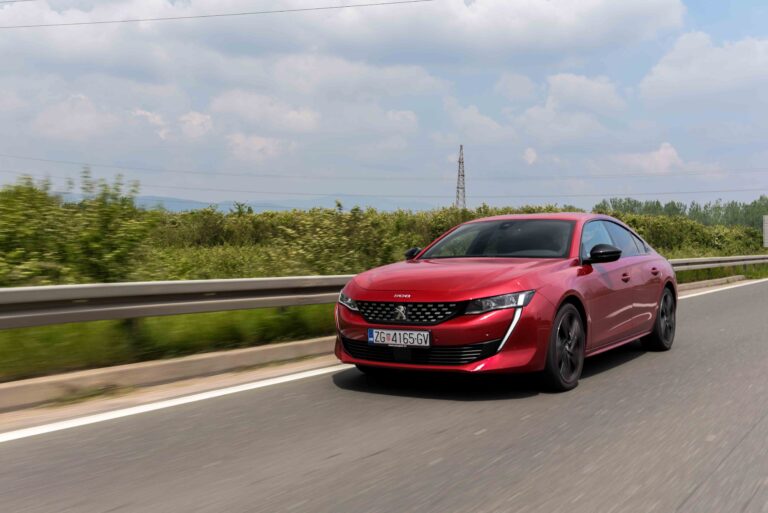 Peugeot 508 jako výrazný konkurent luxusních vozů z vyšší střední třídy