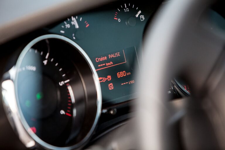 Peugeot 5008 je skvělým pomocníkem, který nabízí vysoký výkon a komfort pro každodenní použití.
